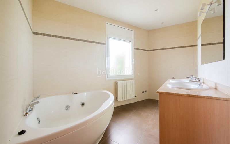 Foto d87eb02f-4094-4fb5-9da3-a80d14fe802d. Casa amb calefacció aparcament piscina a Urbanitzacions Sant Pol de Mar