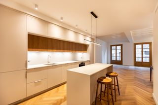Pis  Regomir. Piso en venta en el g�tic con 3 habitaciones y balc�n, a estrena