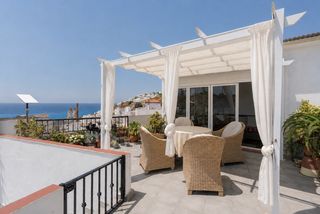 Haus in La Caleta - La Guardia. Casa en venta en la caleta de salobreña de 4 habitaciones, vista
