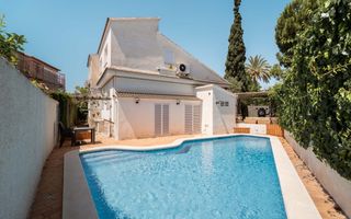 Casa  Pau casals. Casa en venta en segur de calafell con 6 habitaciones, jardín y