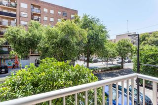 Pis  Sants just i pastor. Piso en venta en ayora con 3 habitaciones y balc�n, a reformar,