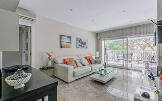 Appartement à La Pineda. Piso en venta en la pineda castelldefels con 3 habitaciones y te