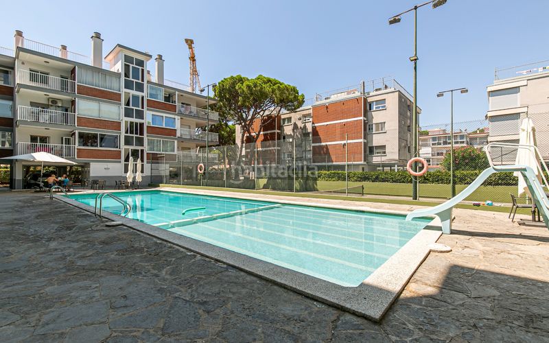 Foto 3ba834fe-f028-4e68-9432-596e1515bfcb. Pis amb calefacció aparcament piscina a La Pineda Castelldefels