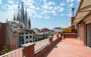 Miete Dachwohnung  Rosselló. Ático en alquiler en sagrada família con 4 habitaciones, parking