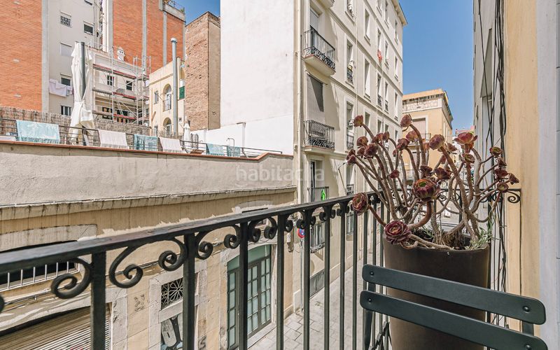 Foto b0bd21ff-f899-4ae3-8cdb-da05a1aab218. Pis amb calefacció a Vila de Gràcia Barcelona