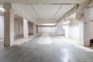 Lloguer Local Comercial  Santa eugènia. Local en lloguer a santa eugènia amb espai demmagatzematge i des