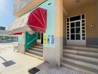Local Comercial  Valencia. Amplio local comercial con posibilidad de hacer dos viviendas in