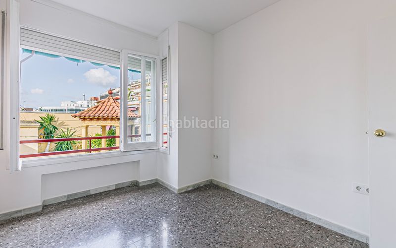 Foto 087b9727-744d-480e-93bf-d934b21b5ae7. Pis amb calefacció a Putget - Farró Barcelona