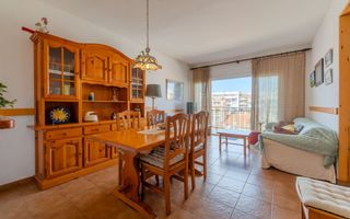 Piso  Riera d'aubí. Piso en venta en palamós con 4 habitaciones y balcón, girona