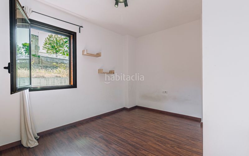 Foto a98b9ca3-20f5-44b0-9a66-2fe5527a43cf. Pis amb calefacció aparcament piscina a Papiol (El)