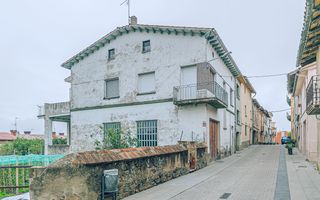 Maison  Doctor casas. Casa en venta en sant pere de torelló con 4 habitaciones y jardí