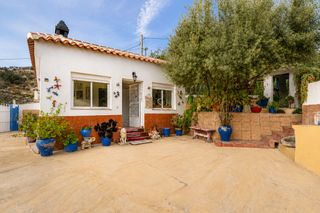 Bauernhof in Vélez de Benaudalla. Cortijo en venta en vélez de benaudalla con 2 habitaciones, pisc