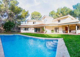 Chalet en Escandinavia-Cautivador. Amplia villa con mucha privacidad y parcela de 5000 m2