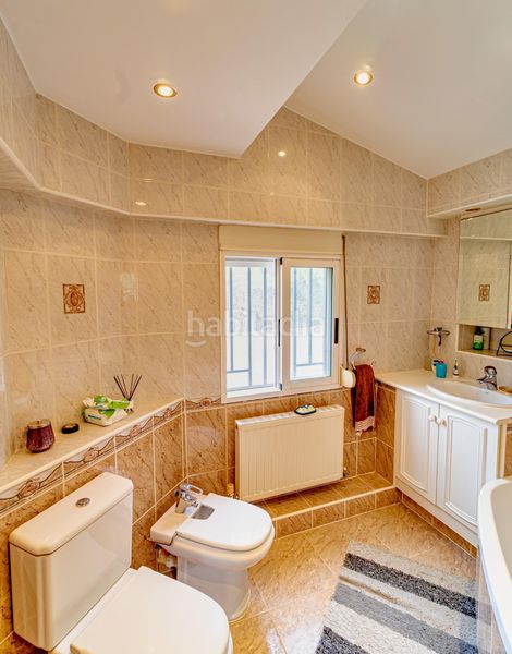 Foto 56d4446e-cb2f-4446-a775-eda20d08b901. Casa con parcheggio in Confrides