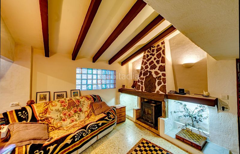 Foto 82badcac-7283-4053-9115-c9aa3c0cf636. Casa con parcheggio in Confrides