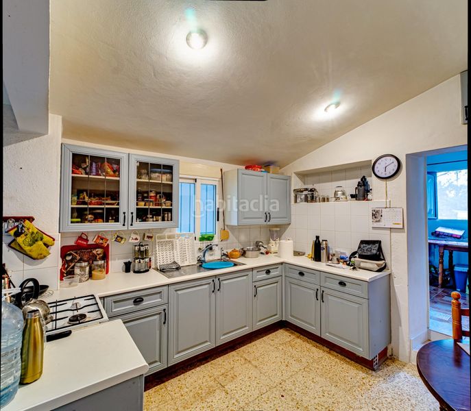 Foto ec260b75-ddbb-430e-8206-084aeae919af. Casa con parcheggio in Confrides