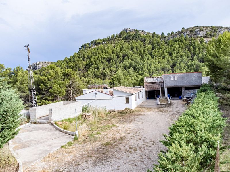 Foto f2a77b38-0855-4315-99c4-96ccaefae2a6. Casa con parcheggio in Confrides