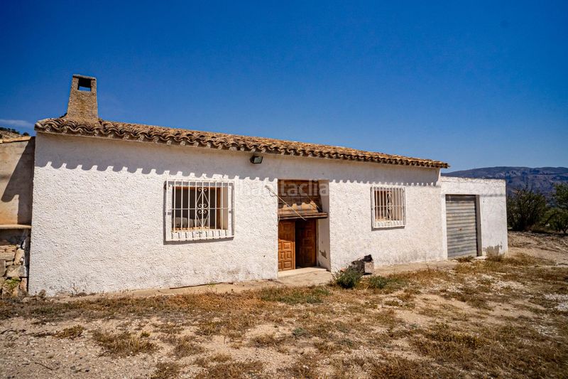 Foto df5c9b5f-04fc-4d7e-a3e7-fa6d3bff617e. Casa amb aparcament a Relleu