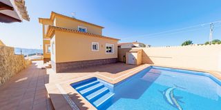 Xalet a Escandinavia-Cautivador. Casa para estrenar en cauptivador con vistas al mar y montaña