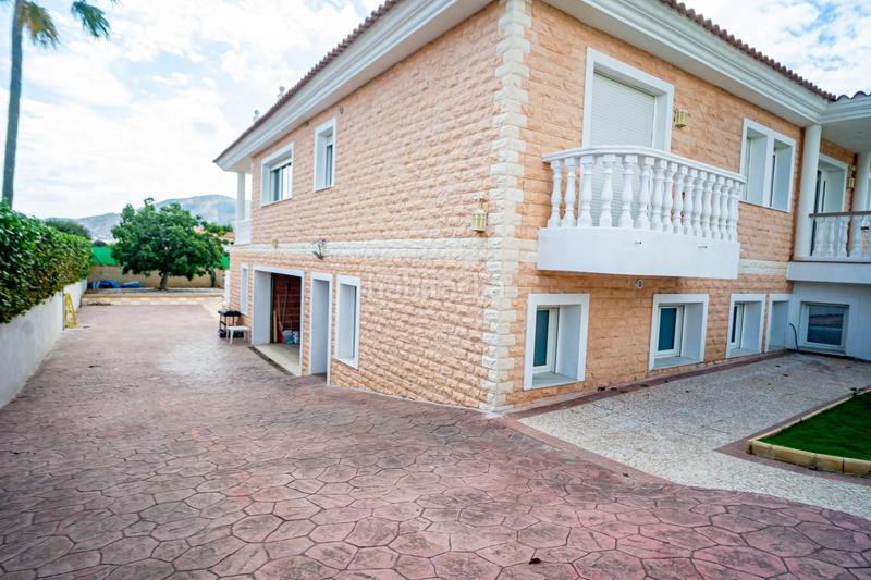 Foto ae5cdbdd-c48c-4e87-b66a-d21c7584c506. Chalet con riscaldamento parcheggio piscina in Pueblo-Ubanizaciones Alfàs del Pi (l´)