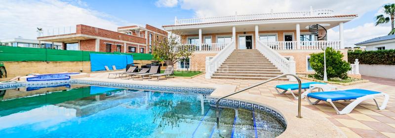 Foto b71e30e5-b5ac-4c7f-b8b9-a9ce86c994f0. Chalet con riscaldamento parcheggio piscina in Pueblo-Ubanizaciones Alfàs del Pi (l´)