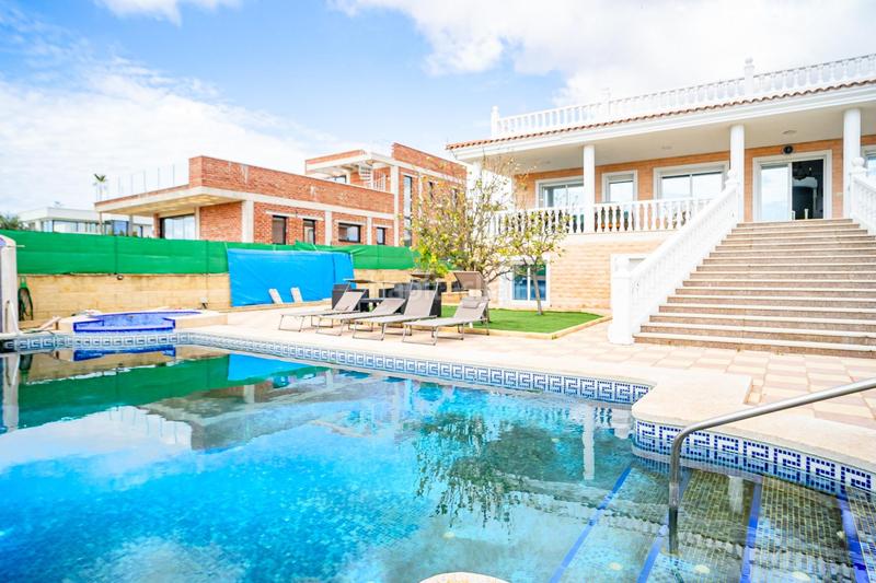 Foto f2f2e6b6-8ba6-4d37-9bd4-032bb1f454bc. Chalet con riscaldamento parcheggio piscina in Pueblo-Ubanizaciones Alfàs del Pi (l´)