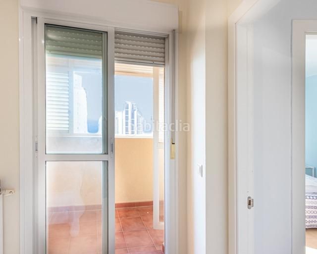 Foto 0edd433d-fec4-4f5a-8d29-b6cb80ffc1fc. Apartament amb aparcament piscina a Via Parque Benidorm
