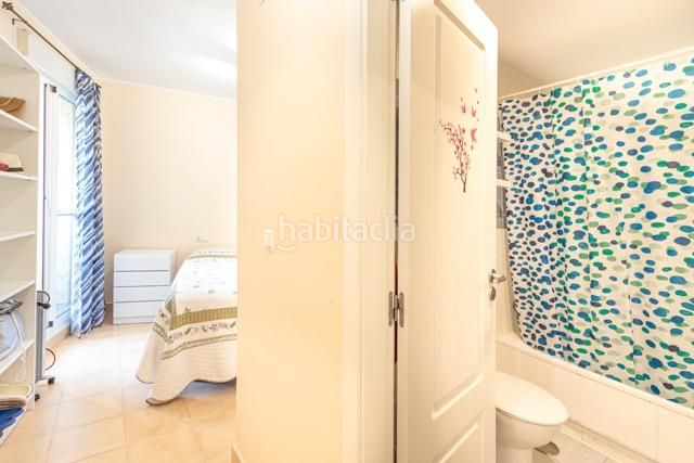 Foto 16e2c554-cad8-40e6-8ae7-8cc4a7d8c4c1. Apartament amb aparcament piscina a Via Parque Benidorm
