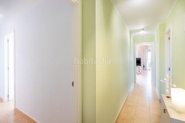 Foto 27718df4-9ee6-4a30-bdb5-eb1174bd15c7. Apartament amb aparcament piscina a Via Parque Benidorm