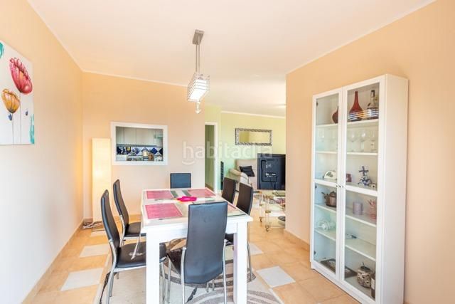 Foto 38a0c4e0-b76f-4306-a641-3ae7f68ecad1. Apartament amb aparcament piscina a Via Parque Benidorm