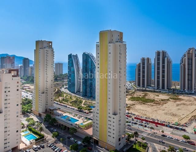 Foto 3fcede44-8f08-473c-bc4f-497247e490eb. Apartament amb aparcament piscina a Via Parque Benidorm