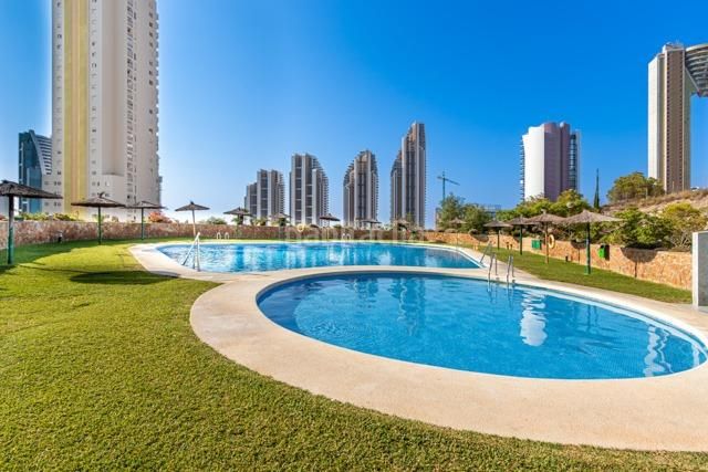 Foto 5c8b6379-b360-4977-b874-5fdb0a4ecd2d. Apartament amb aparcament piscina a Via Parque Benidorm