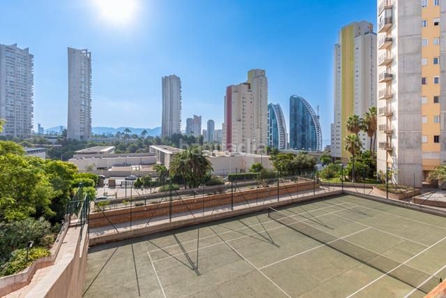 Foto 70b2dcf9-f0bf-4724-9733-b7ad8d4e62ff. Apartament amb aparcament piscina a Via Parque Benidorm