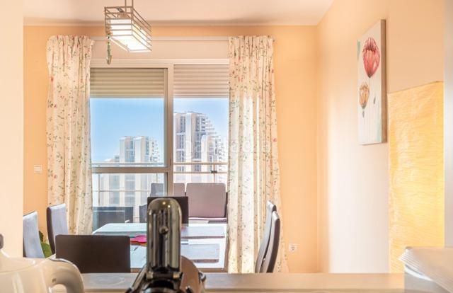 Foto 839f33bf-5b3c-4152-a83c-4f78c280191c. Apartament amb aparcament piscina a Via Parque Benidorm
