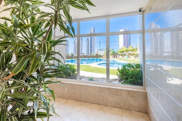Foto 956abfc0-4906-4d17-afef-1df36fd444ad. Apartament amb aparcament piscina a Via Parque Benidorm
