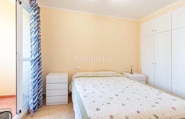 Foto a4a0a7dc-b947-4576-90b5-01503def6fc6. Apartament amb aparcament piscina a Via Parque Benidorm