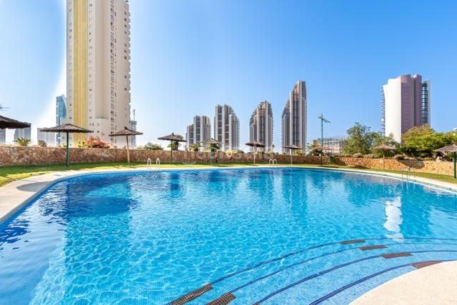 Foto f1df559d-933c-4e07-bab5-cbb511915bd8. Apartament amb aparcament piscina a Via Parque Benidorm
