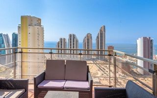 Apartament en Via Parque. Apartamento de 3 dormitorios con vista al mar