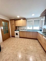 Flat in Sedaví. Piso con 3 habitaciones con ascensor y aire acondicionado