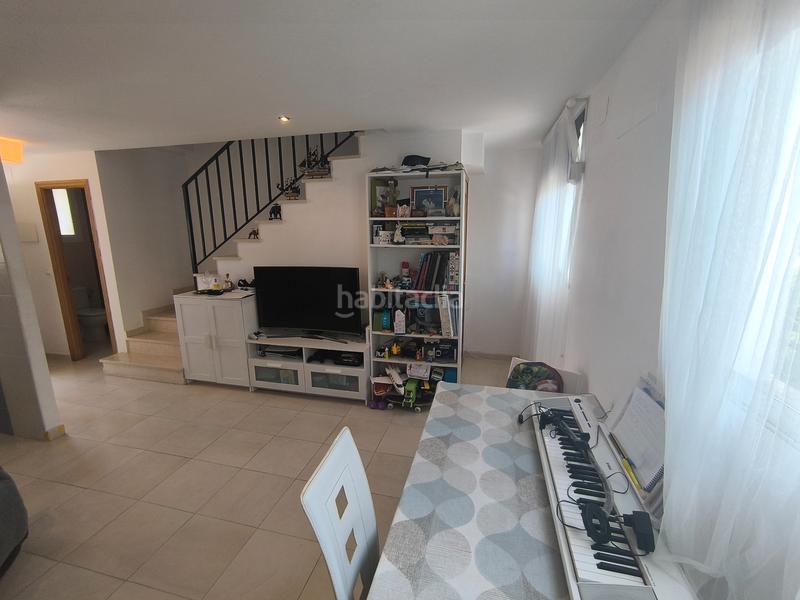 Foto f3f8235e-ae32-40ca-b809-ec2ee7152c61. Casa a schiera con parcheggio piscina in Alborache