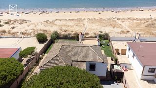 Affitto Chalet in Mazagón. Chalet independiente en primera línea de playa en alquiler de te