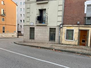 Local commercial en Villalonqujar. Local en casco antiguo