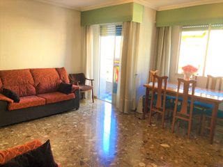 Piso en Avenida reyes católicos 47. Piso con 3 habitaciones amueblado con aire acondicionado