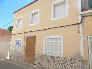 Haus en Calle cristbal coln 43. Se vende casa en ceuti con patio de 110 metros cuadrados