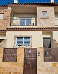 Reihenhaus  Calle santo toms de aquino. Se vende duplex en loqui nuevo con menos de un ao