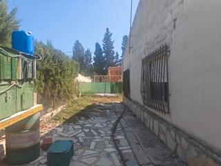 Chalet  Calle mandarina 142. Casa en ruinas en el pino