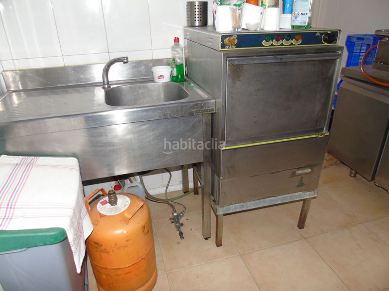 Foto 9052567a-99bb-49df-81d8-c207303d7705. Local comercial en calle maestro rodrigo 28 se vende local comercial en ceuti destinado a bar - cafeteria en Ceutí