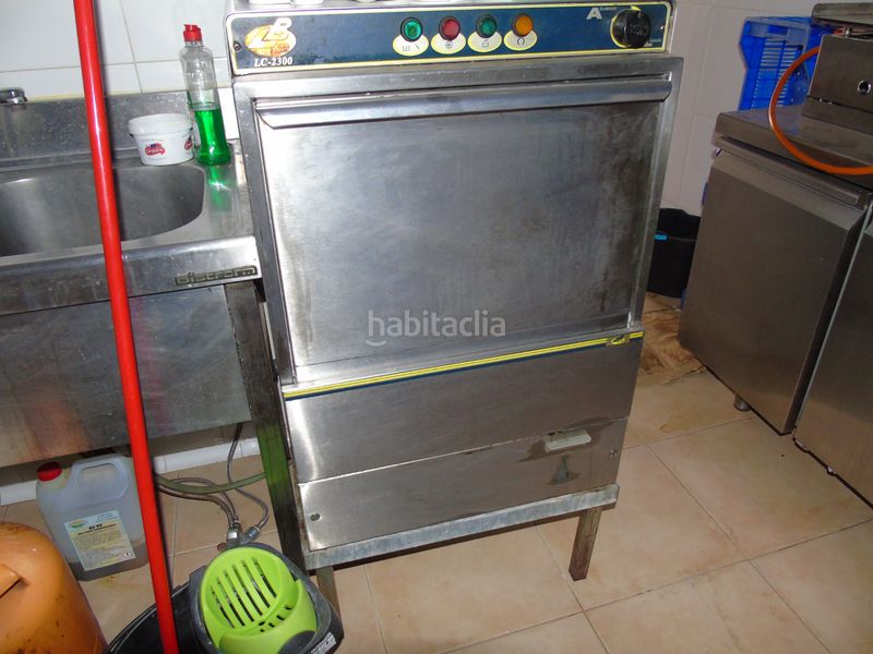 Foto a86069c3-6639-47d6-8ff5-80d8b48f9b63. Local comercial en calle maestro rodrigo 28 se vende local comercial en ceuti destinado a bar - cafeteria en Ceutí