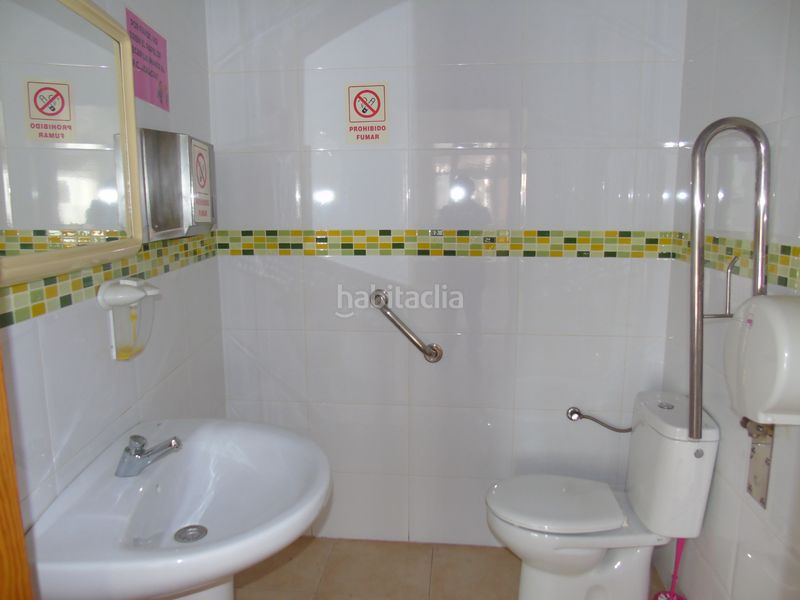 Foto c011d7a3-2718-43a5-8371-0dff0f18bd0d. Local comercial en calle maestro rodrigo 28 se vende local comercial en ceuti destinado a bar - cafeteria en Ceutí