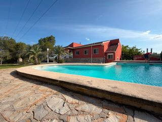 Chalet in Avenida principal 11